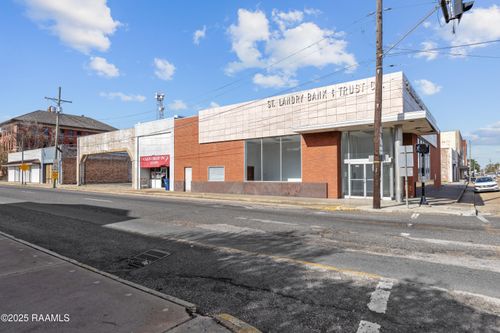 135 E Landry St, Opelousas, LA, 70570-5131 | Card Image
