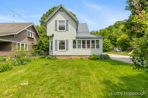 1391 Belleview Dr, Ionia, MI, 48846-8436 | Card Image