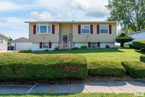 5711 N Gaines St, Davenport, IA, 52806-2230 | Card Image