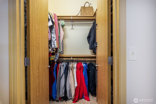 walk-in Closet | Image 7