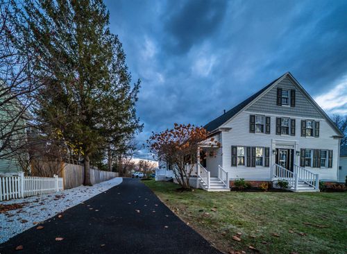 50c Linden St, Exeter, NH, 03833-2600 | Card Image
