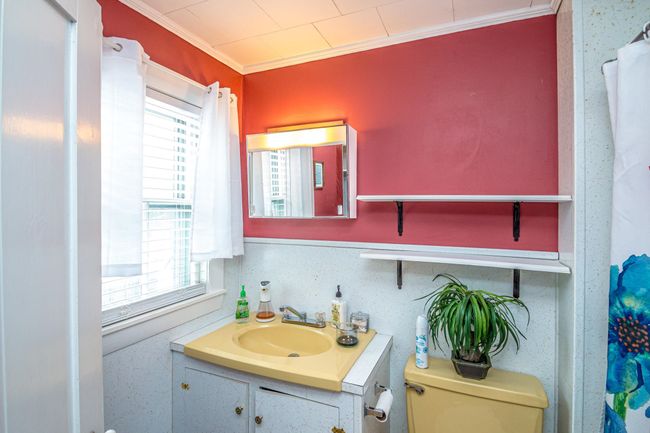 75 Elm St, House other with 5 bedrooms, 2 bathrooms and null parking in Whitefield NH | Image 35