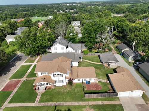 302 W 9th St, Chandler, OK, 74834-3606 | Card Image