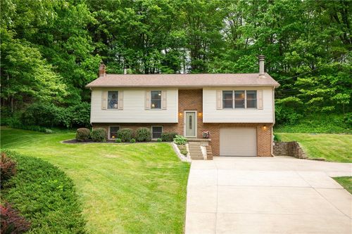 240 Lindsay Rd, Zelienople, PA, 16063-8916 | Card Image