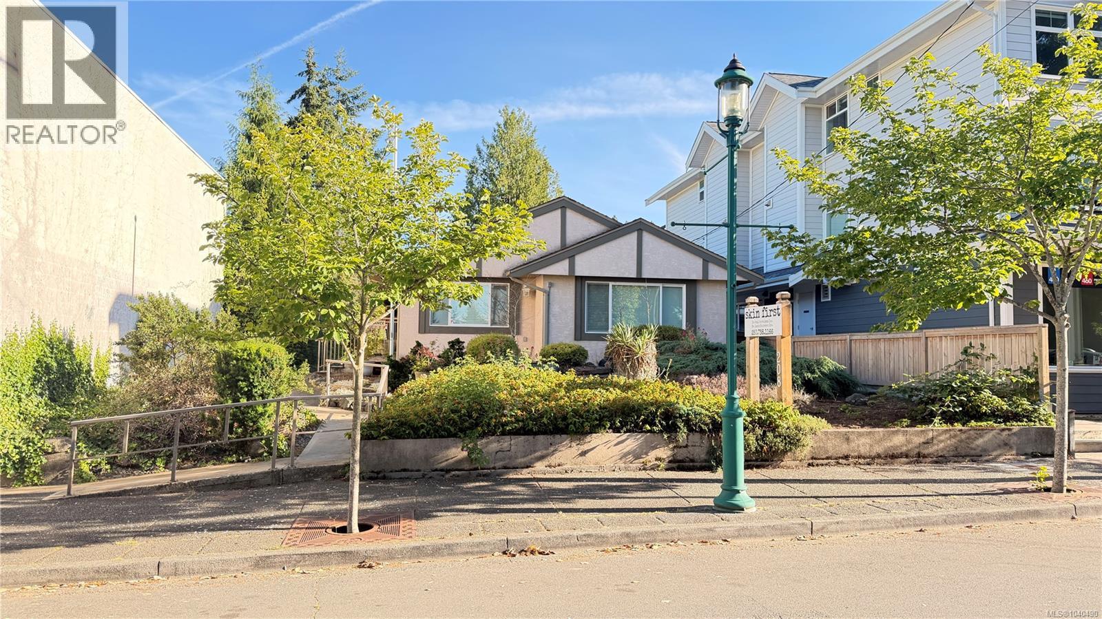 Commercial Lease in Qualicum Beach 4