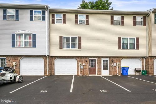 16 Pine Dr, MANCHESTER, PA, 17345-9684 | Card Image