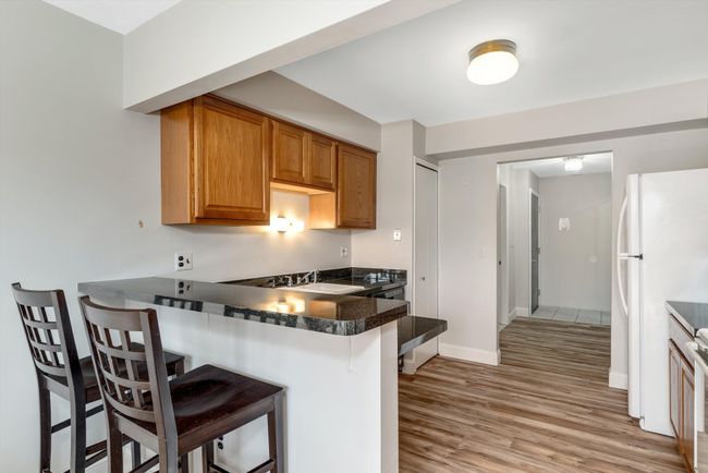 APT-5 - 1693 Riverside Dr, Condo with 2 bedrooms, 2 bathrooms and null parking in Rochester Hills MI | Image 6