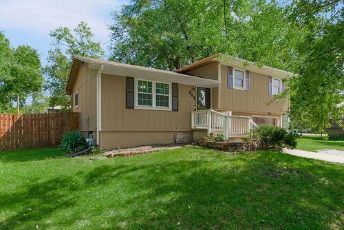 402 N Harrison St, Spring Hill, KS, 66083-9122 | Card Image