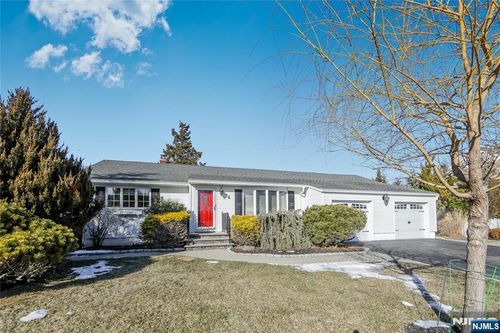 16 Glen Pl, Old Tappan, NJ, 07675-6904 | Card Image