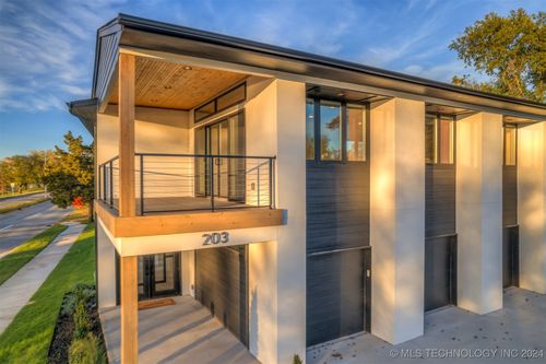 203 E 45th Ct, Tulsa, OK, 74105-4401 | Card Image