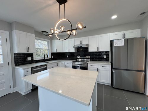 163 Lucille St, Waterbury, CT, 06708-4842 | Card Image