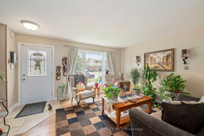 150 Culver Cres, House attached with 3 bedrooms, 1 bathrooms and 3 parking in London ON | Image 6