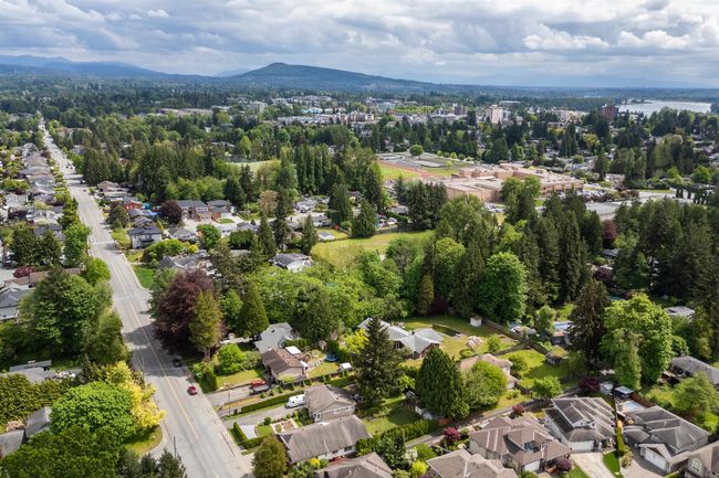 21764 124 Ave, House other with 3 bedrooms, 4 bathrooms and 8 parking in Maple Ridge BC | Image 38