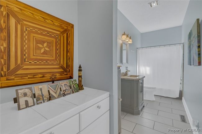 Hall bathroom with tub/shower. Near Bdrm 2 | Image 31