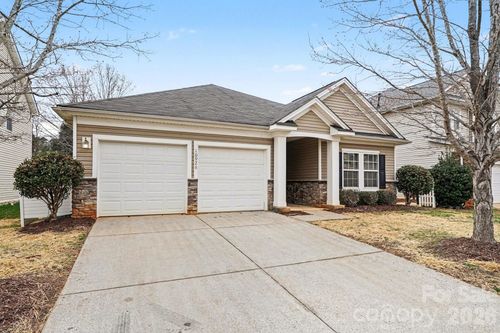 10926 Kinnairds St, Charlotte, NC, 28278-8018 | Card Image