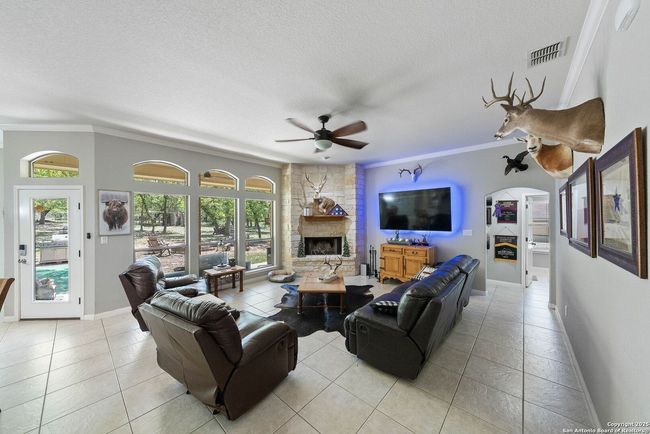 162 Champions Blvd, House other with 3 bedrooms, 2 bathrooms and null parking in La Vernia TX | Image 7