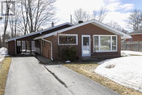 19 Passmore Rd, Sault Ste Marie, ON, P6B3T9 | Card Image