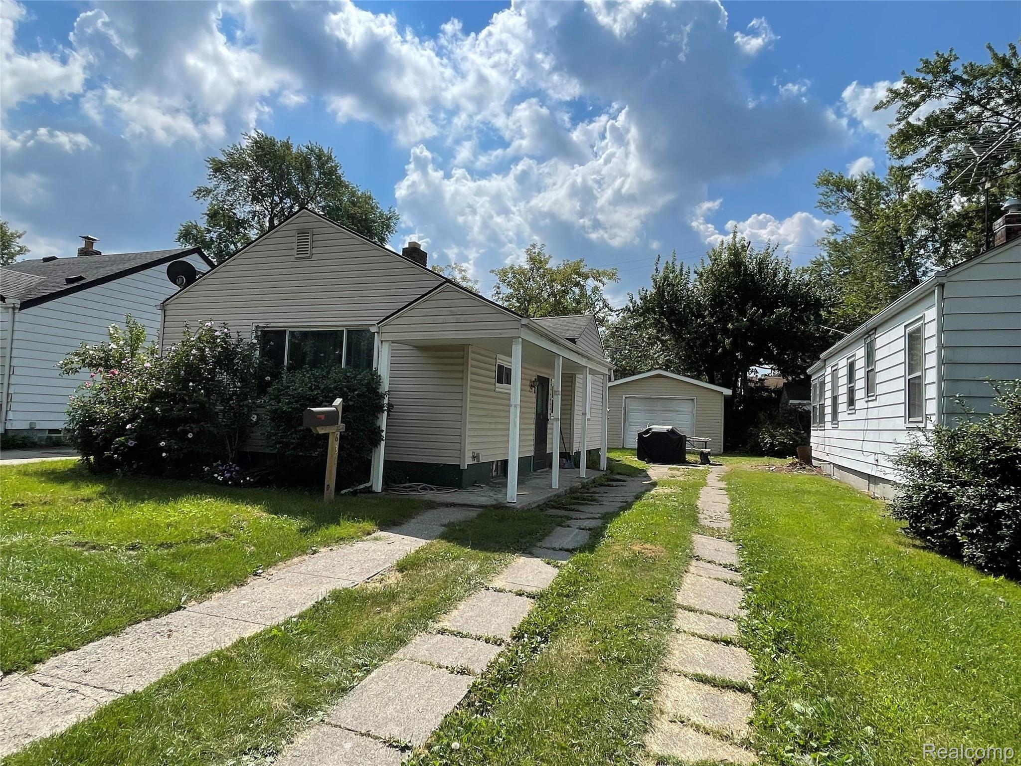 Residential in Pontiac 3