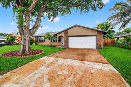 6858 S Congress Ave, LAKE WORTH, FL, 33462-3720 | Card Image