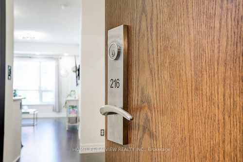 216-111 Civic Square Gate, Aurora, ON, L4G0S6 | Card Image
