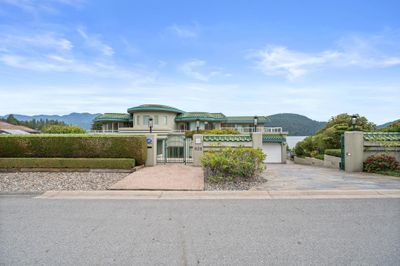 828 Beachview Dr, House other with 9 bedrooms, 9 bathrooms and 8 parking in North Vancouver BC | Image 2