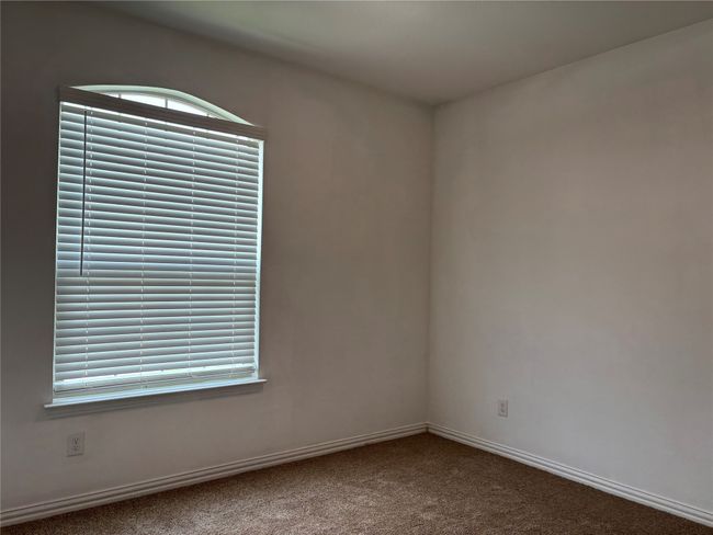 Empty room with carpet flooring and baseboards | Image 18