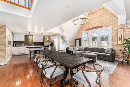 810 Cottageview Dr, Traverse City, MI, 49684-2390 | Card Image