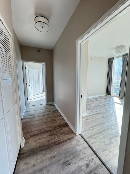 apt-812-757 Orleans St, Chicago, IL, 60654-3519 | Card Image