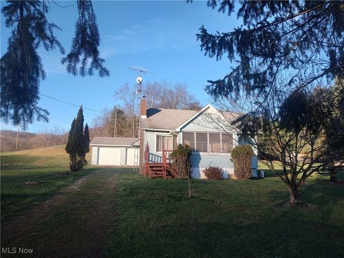 2811 Joyce Hill Rd Sw, New Philadelphia, OH, 44663-7935 | Card Image