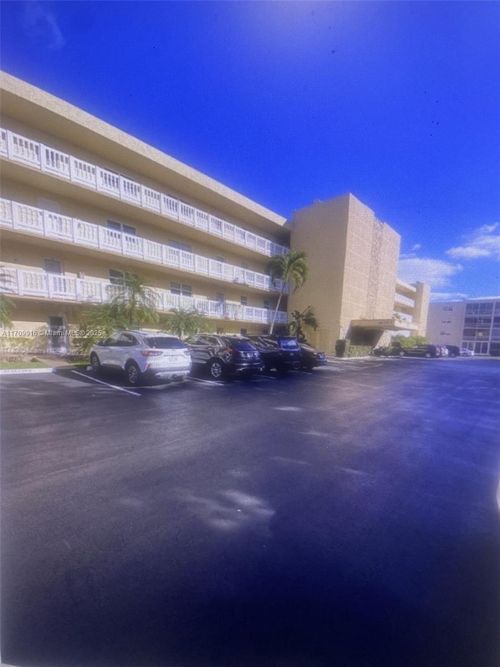 apt-201-415 Se 11th Ter, Dania Beach, FL, 33004-4515 | Card Image