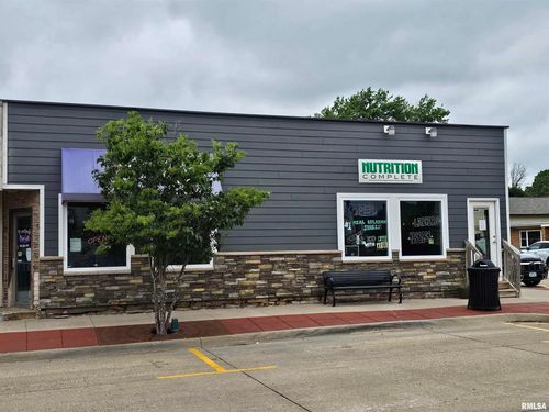 222 N 2nd St, Eldridge, IA, 52748-1208 | Card Image