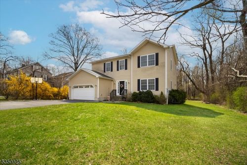 68 Conkling St, Basking Ridge, NJ, 07920-1715 | Card Image