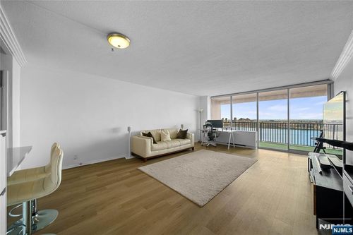 6 Horizon Rd, Fort Lee, NJ, 07024-6652 | Card Image