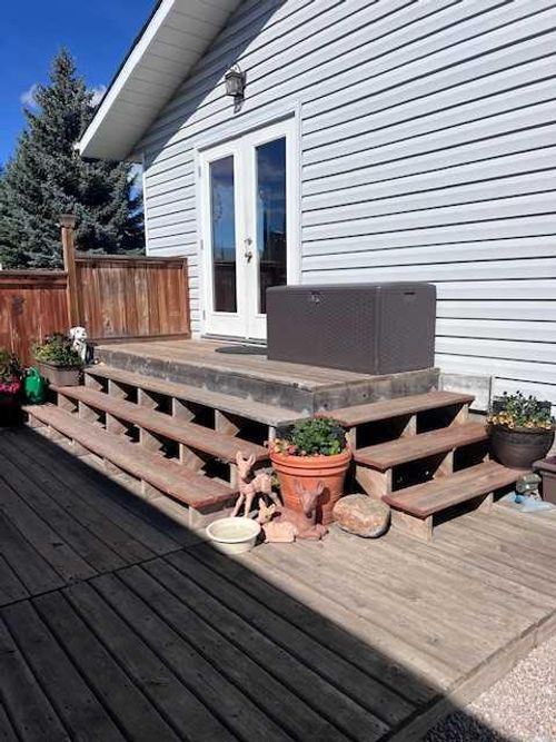 98 Westview Crescent, Blackfalds, AB, T0M0J0 | Card Image