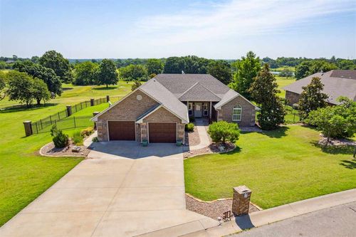 917 Country Club Dr, Cushing, OK, 74023-8812 | Card Image