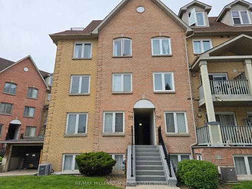 701-75 Weldrick Rd E, Richmond Hill, ON, L4C0H9 | Card Image