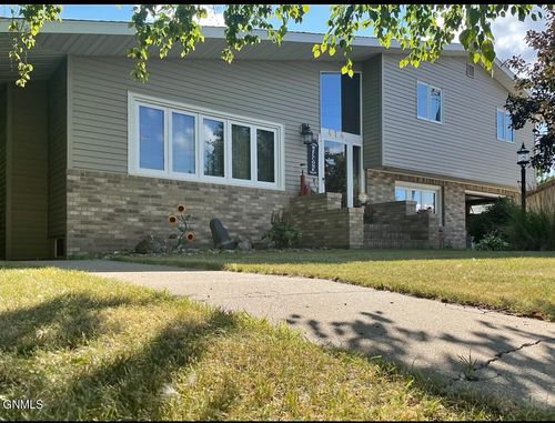 414 2nd Street N, Fessenden, ND, 58438 | Card Image