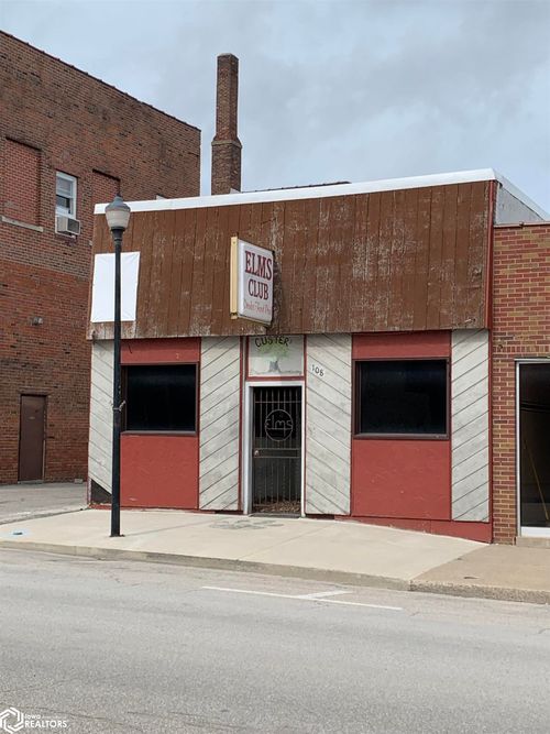 108 N Elm St, Creston, IA, 50801-2302 | Card Image