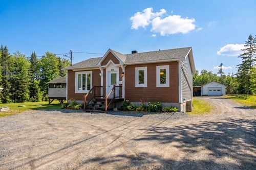 141 Rue Du Curé-Mauger, Saint-Isidore-de-Clifton, QC, J0B2X0 | Card Image