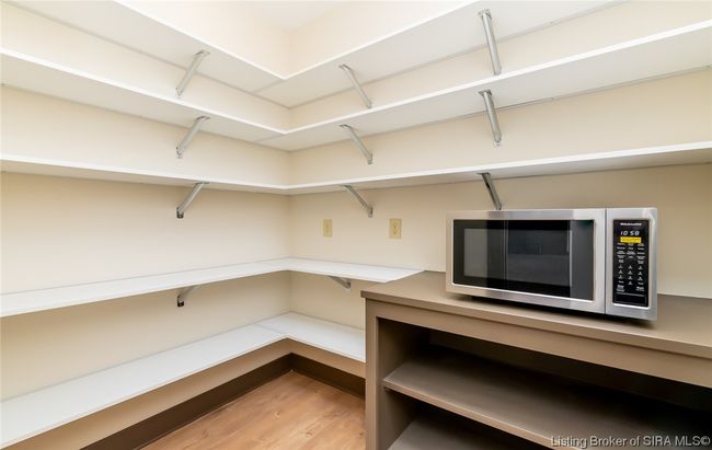 Huge pantry | Image 40