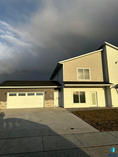 216 Ivy Ln Lane, Crooks, SD, 57020 | Card Image