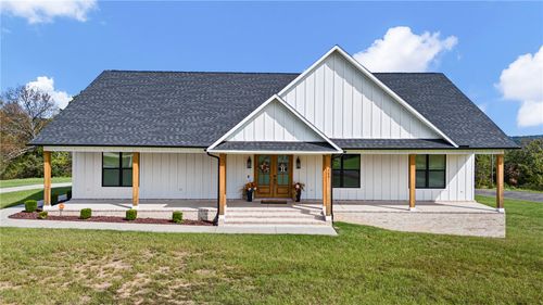 284 Apple Ln, Russellville, AR, 72802-1567 | Card Image