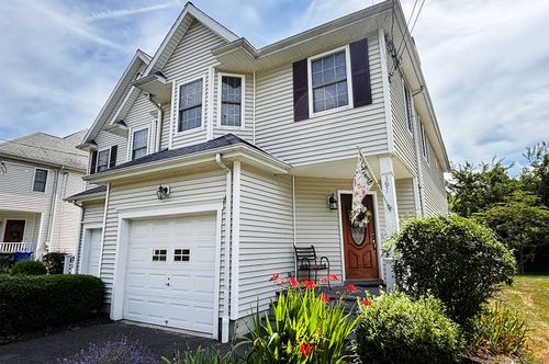 391 S Pine Creek Rd, Fairfield, CT, 06824-5635 | Card Image