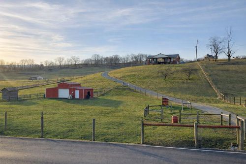 108 Meredith Ln, Tazewell, VA, 24651-9689 | Card Image