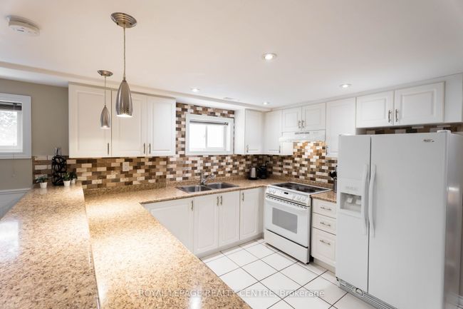 110 Simmons Blvd, House attached with 6 bedrooms, 3 bathrooms and 4 parking in Brampton ON | Image 26