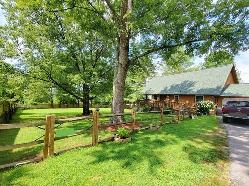 425 Bird Haven Rd, Hendersonville, NC, 28792-3004 | Card Image