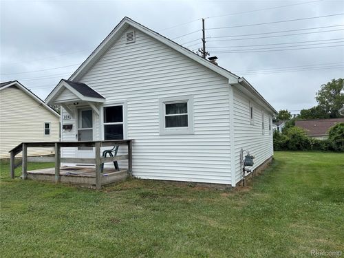 104 W Brooklyn Ave, Pontiac, MI, 48340-1122 | Card Image