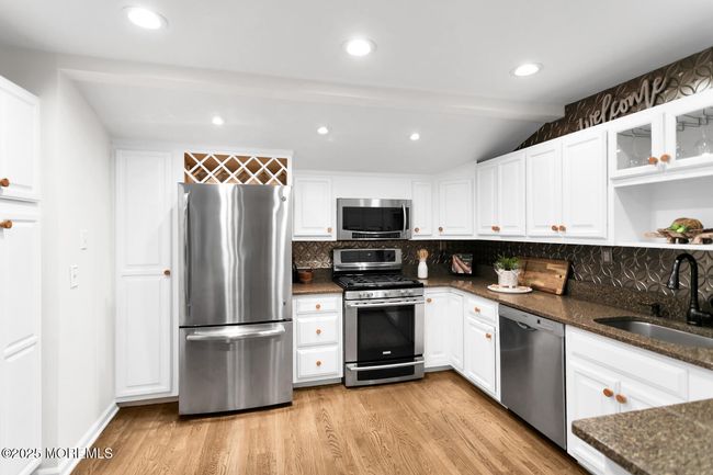 50 Maplewood Dr, House other with 4 bedrooms, 3 bathrooms and null parking in Middletown NJ | Image 6