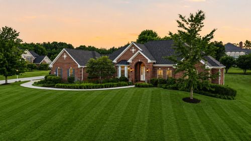 232 Steeple Pointe Cir, Delafield, WI, 53018-2447 | Card Image