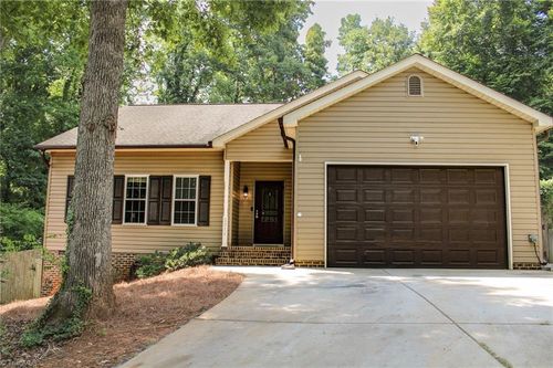 2211 Wanda Dr, Greensboro, NC, 27408-3417 | Card Image